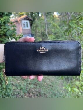 COACH Long Zip-Around Wallet Smooth Leather AUTHENTIC